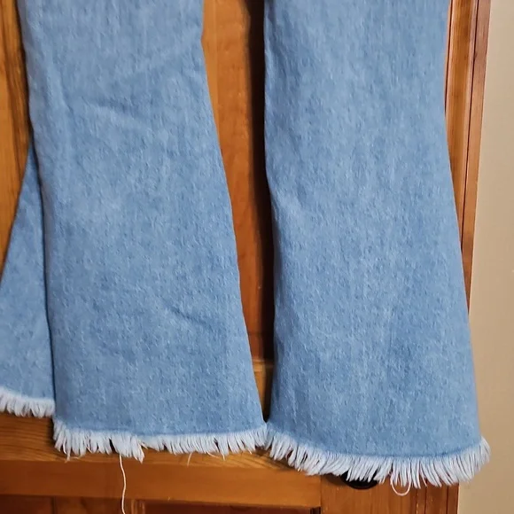 Zara Basic Denim Mid-Rise Distressed Flare Crop Jeans - Picture 6 of 11